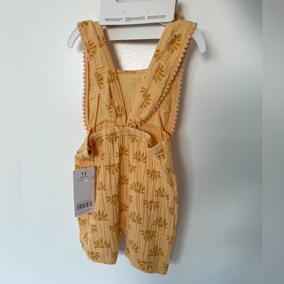 NWT Emily and Oliver | 2 piece Daisy Gauze Sleeveless Romper & Headband set - Picture 4 of 9